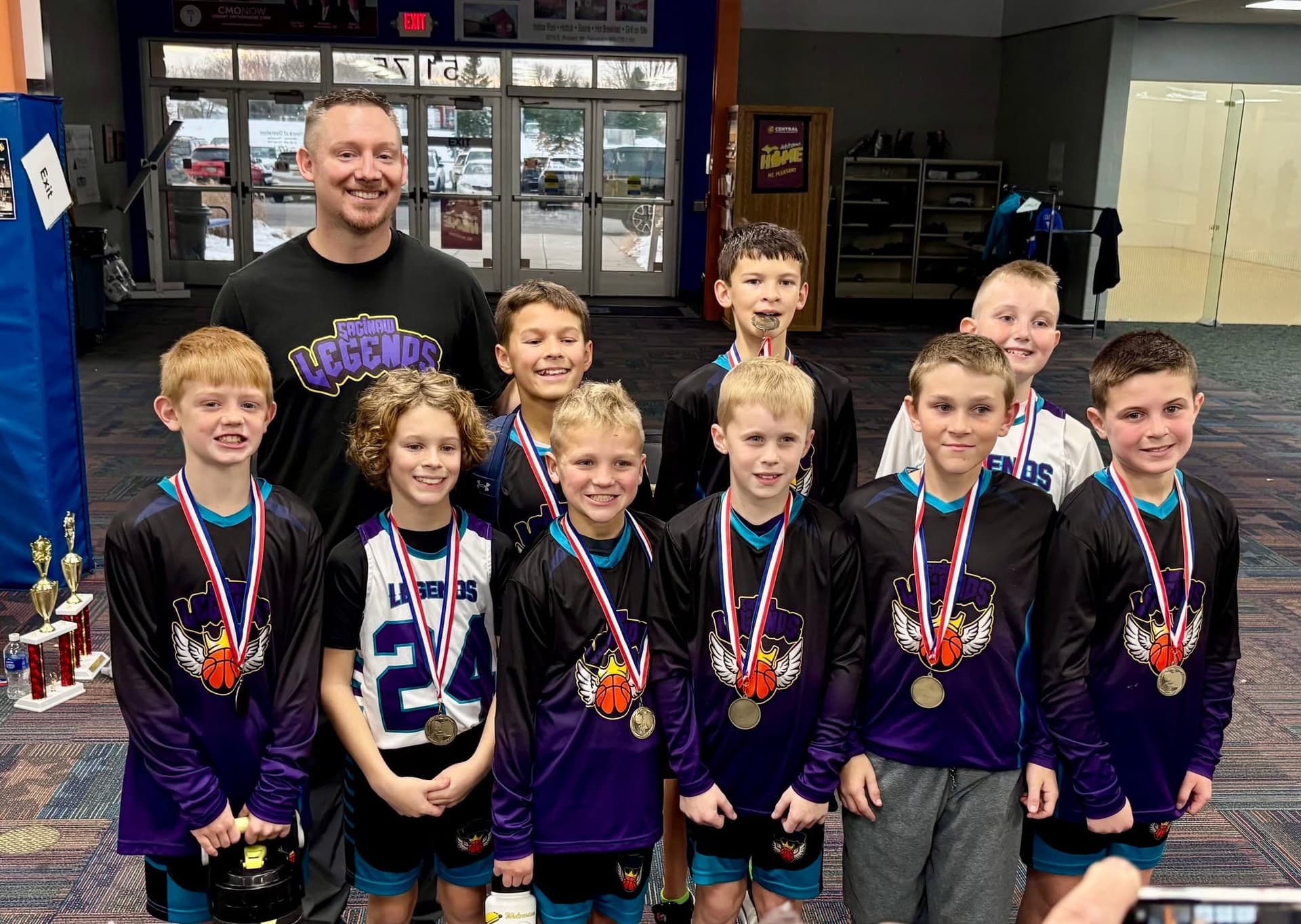 Legends players with tournament medals